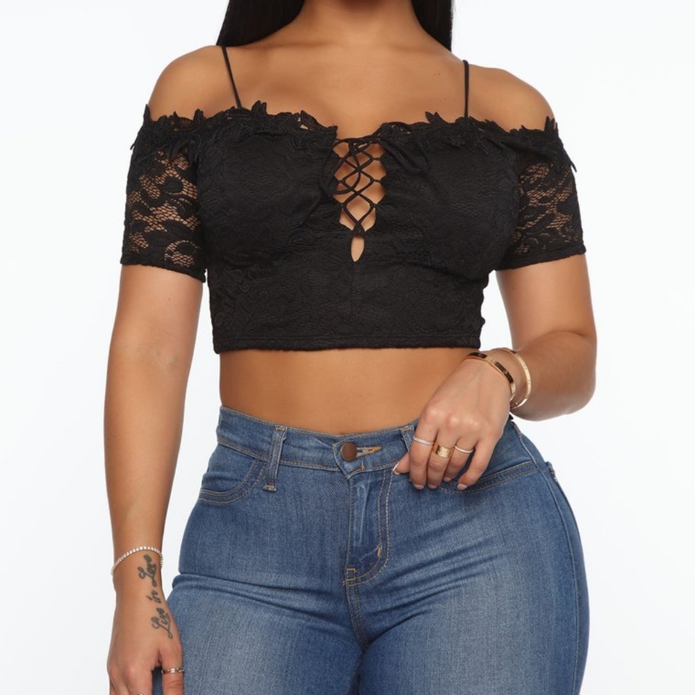 ✨3 for $25✨ Black crop top